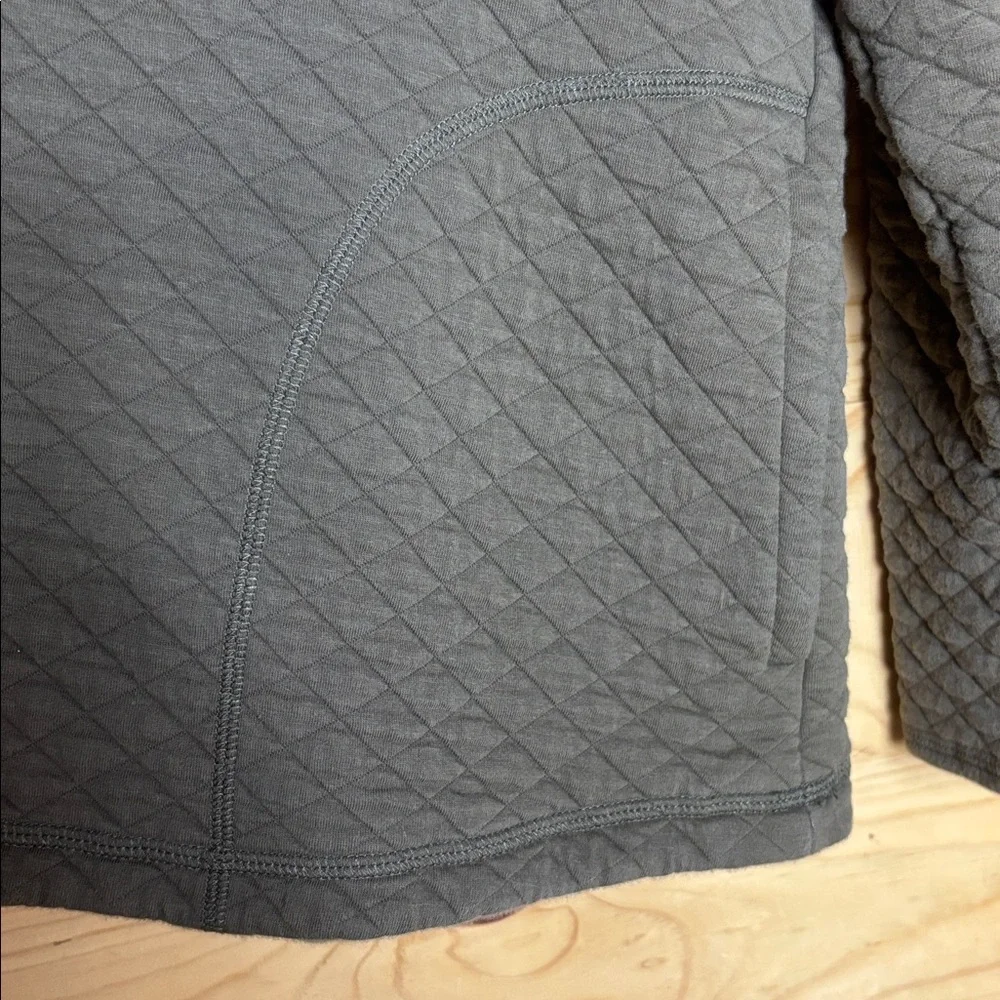 Duluth Quilted Pullover sweatshirt‎